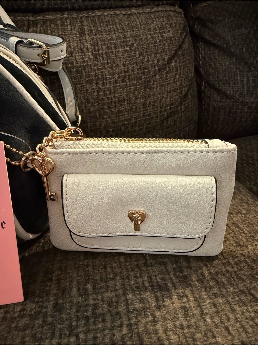 Juicy Couture  EXCLUSIVE-RARE Logo Hardware Detachable Strap /Crossbody 🆕 - Picture 4 of 14